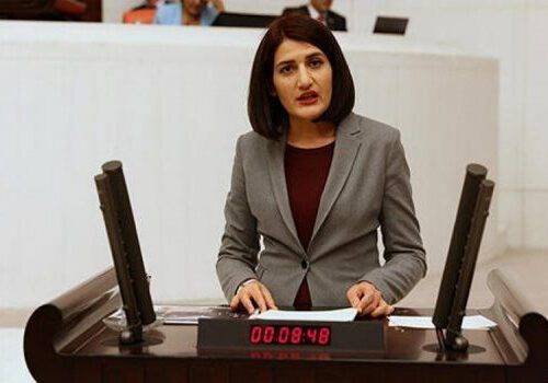 Semra Güzel im türkischen Parlament