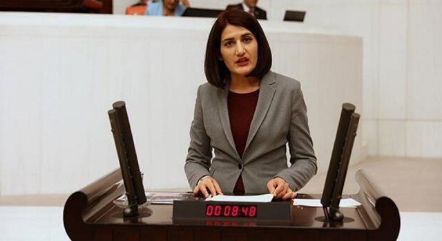 Semra Güzel im türkischen Parlament